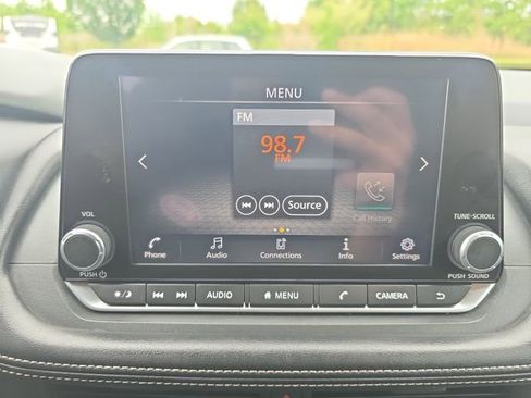 Used 2024 Nissan Rogue S FWD image 24