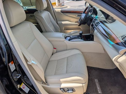 Used 2017 Lexus LS 460 w/ Comfort Package RWD image 8