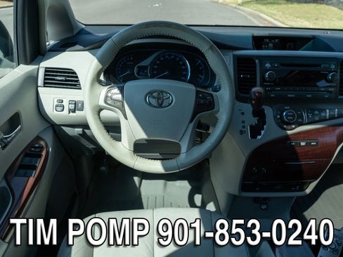 Used 2011 Toyota Sienna XLE w/ Entertainment Pkg FWD image 20