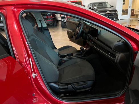 Used 2025 Kia K4 LXS image 35