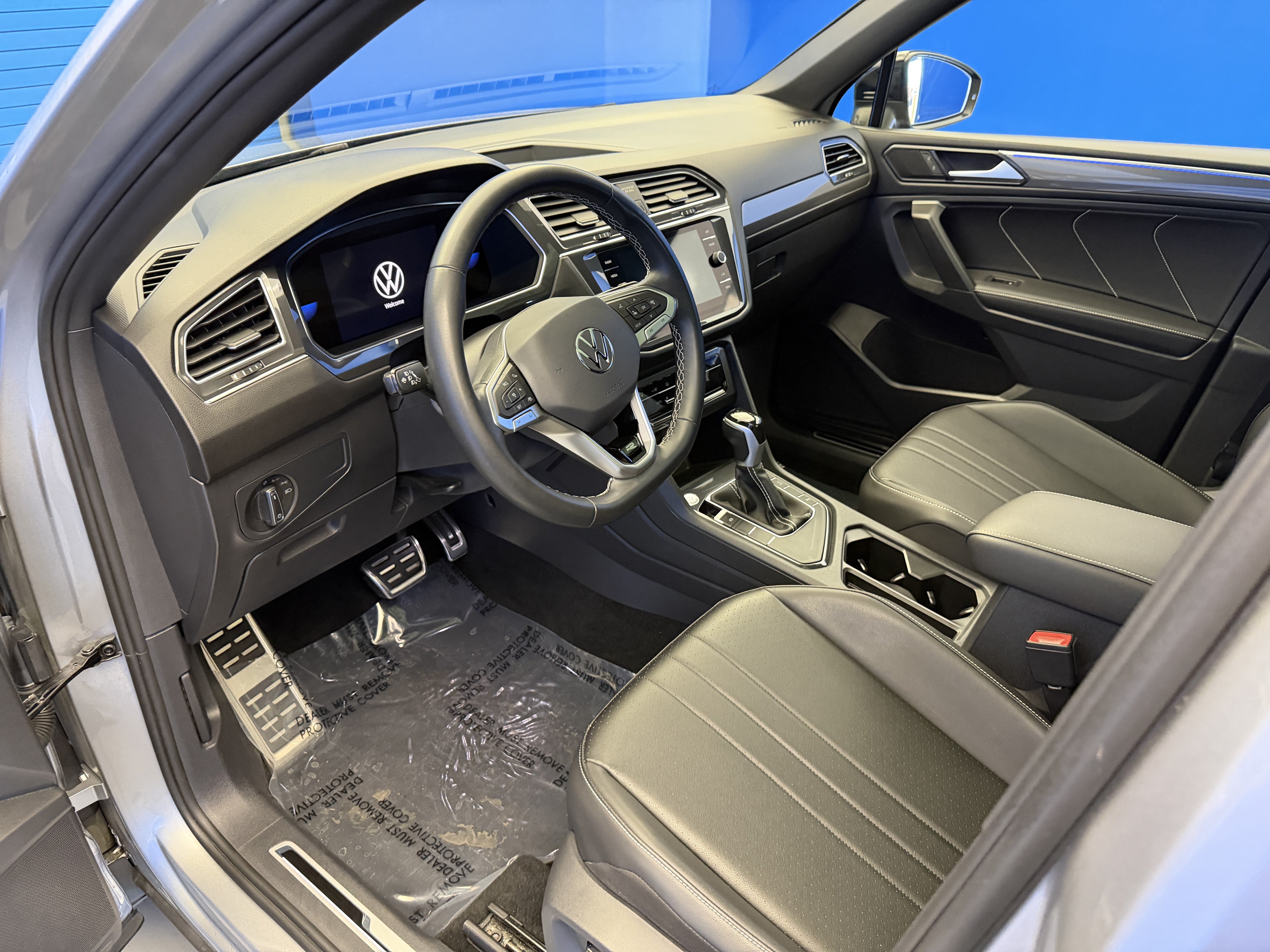 Used 2023 Volkswagen Tiguan SE R-Line FWD image 11