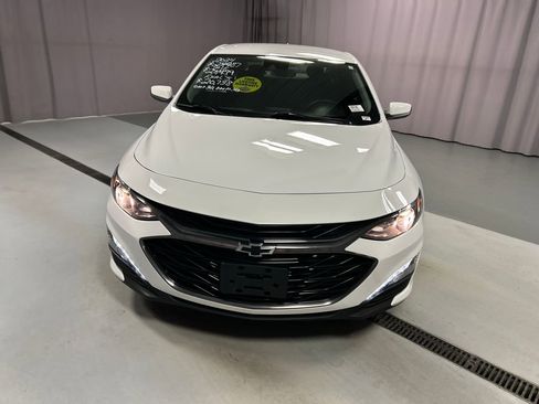 Used 2024 Chevrolet Malibu LT w/ Sport Edition image 2