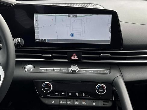New 2025 Hyundai Elantra Limited FWD image 19