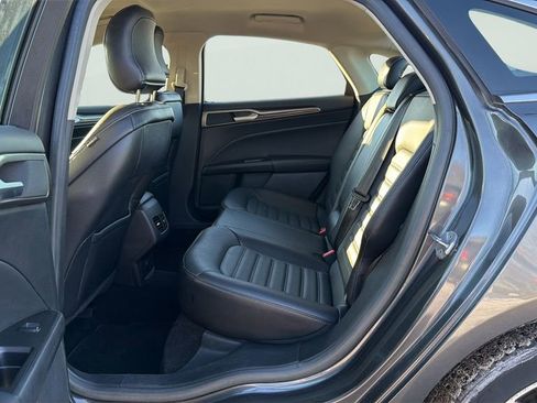 Used 2017 Ford Fusion SE w/ Fusion SE Technology Package image 47