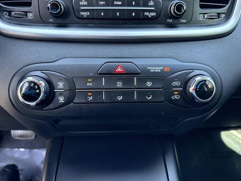 Used 2017 Kia Sorento L FWD image 28