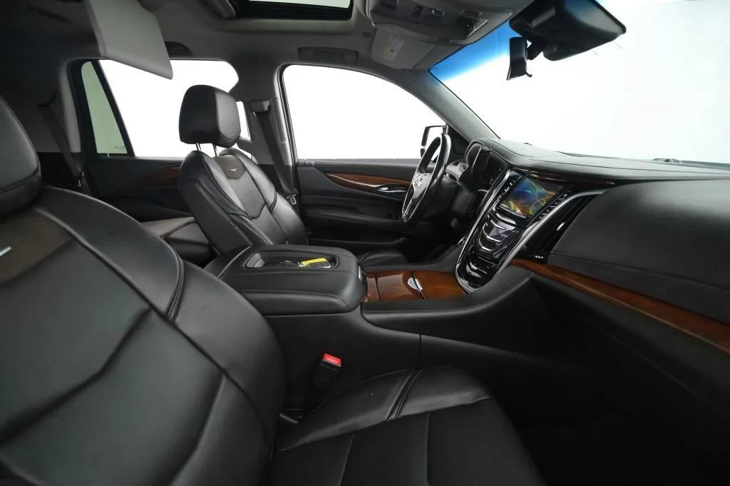 Used 2019 Cadillac Escalade Premium Luxury w/ LPO, Radiant Package AWD/4WD image 49