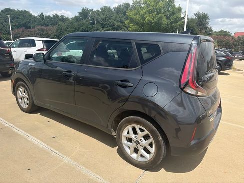 Used 2024 Kia Soul LX w/ Option Group 015 FWD image 9