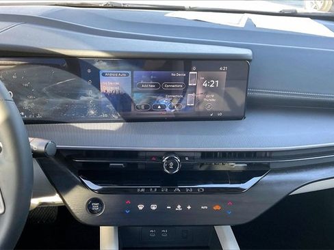 Certified 2025 Nissan Murano SV image 30