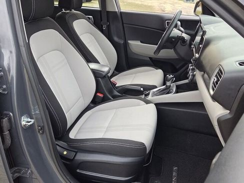 Used 2024 Hyundai Venue SEL image 16