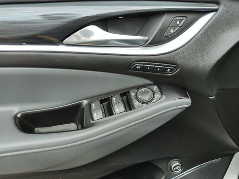 Used 2019 Buick Enclave Premium w/ LPO, Hit The Road Package FWD image 40
