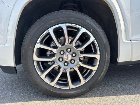 Used 2022 GMC Acadia Denali w/ Denali Technology Package image 11