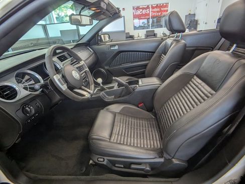 Used 2012 Ford Mustang Shelby GT500 w/ Electronics Pkg RWD image 13