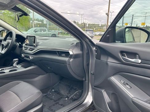 Used 2025 Nissan Altima 2.5 SV FWD image 15