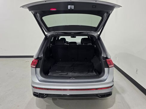 Used 2022 Volkswagen Tiguan SE R-Line image 28