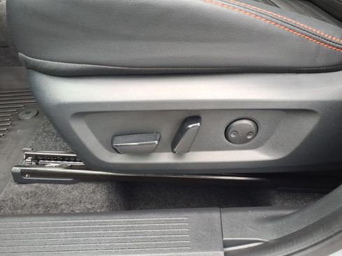 Used 2025 Nissan Rogue SV AWD/4WD image 19