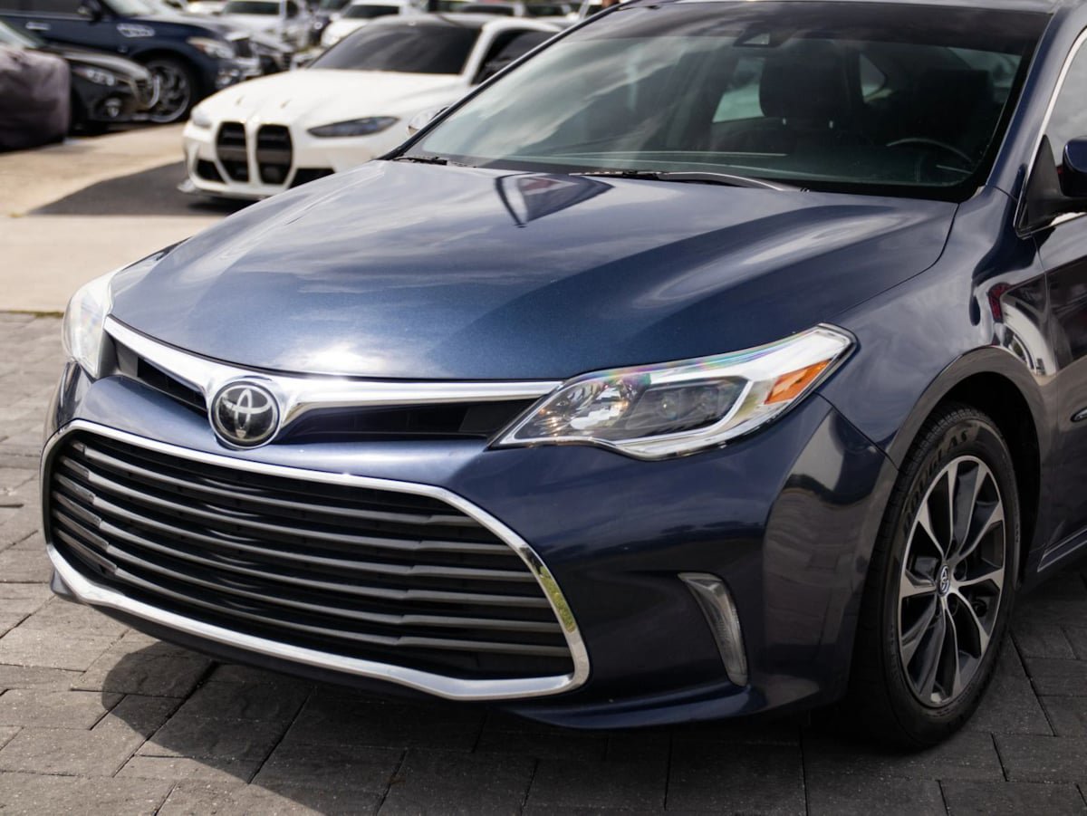 Used 2017 Toyota Avalon XLE w/ Carpet Mat Package FWD image 5