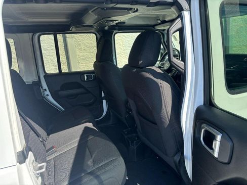 Used 2021 Jeep Wrangler Unlimited Sahara AWD/4WD image 12