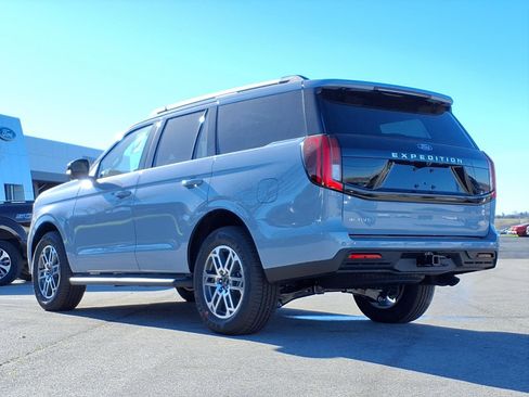 New 2025 Ford Expedition Active image 5