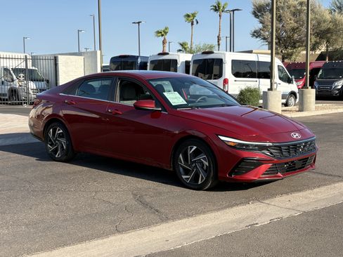 Used 2025 Hyundai Elantra SEL FWD image 7