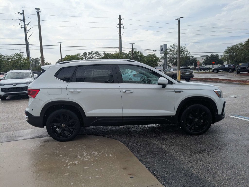 Used 2023 Volkswagen Taos SE w/ Black Wheel Package FWD image 7