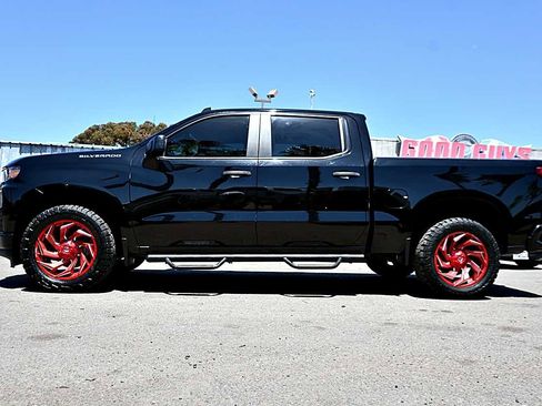 Used 2020 Chevrolet Silverado 1500 Custom w/ Custom Value Package RWD image 4