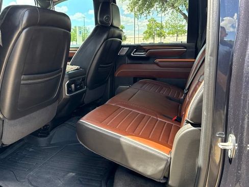 Used 2024 GMC Sierra 2500 Denali Ultimate AWD/4WD image 9