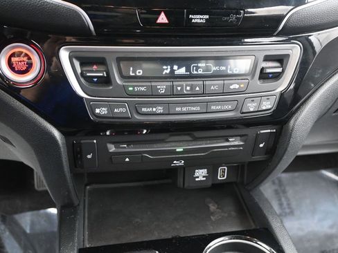 Used 2020 Honda Pilot Touring image 12
