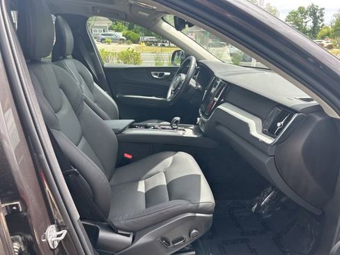Certified 2025 Volvo XC60 B5 Plus AWD/4WD image 15