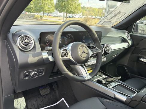 New 2026 Mercedes-Benz GLB 250 4MATIC image 10
