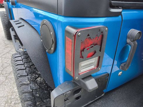 Used 2015 Jeep Wrangler Unlimited Sport w/ Quick Order Package 24S AWD/4WD image 6