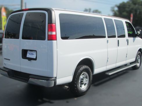 Used 2017 Chevrolet Express 3500 LT w/ LT Preferred Equipment Group RWD image 5