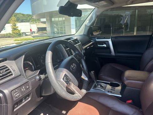 Used 2023 Toyota 4Runner Limited AWD/4WD image 11