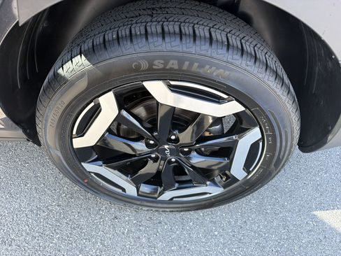 Used 2025 Kia Telluride S AWD/4WD image 12