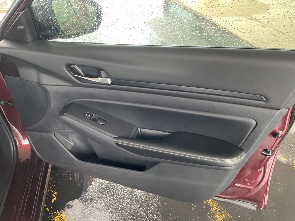 Used 2024 Nissan Altima 2.5 SV FWD image 9