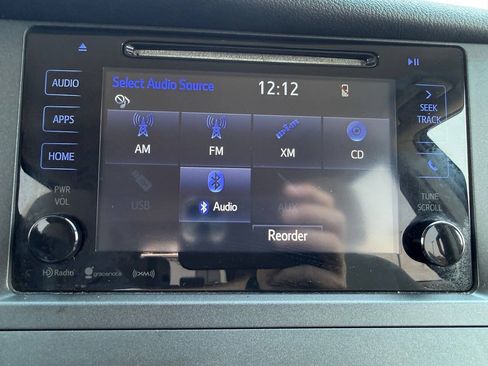 Used 2017 Toyota Sienna LE FWD image 39