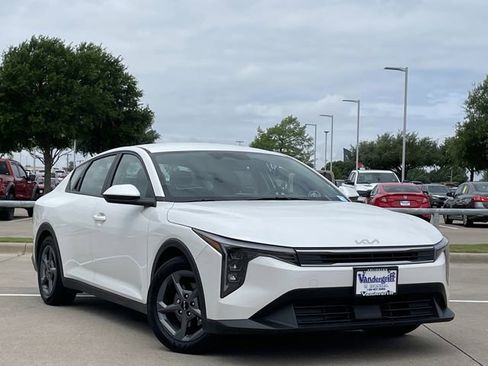 Used 2025 Kia K4 FWD image 2