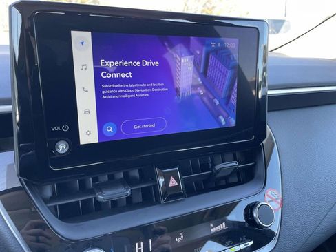 Used 2025 Toyota Corolla LE image 38