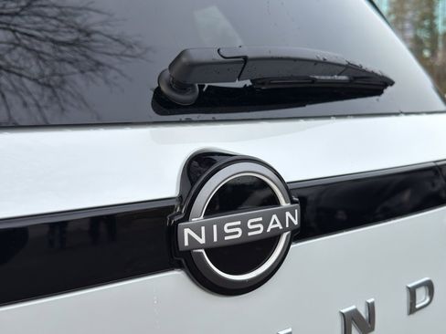 New 2025 Nissan Pathfinder Platinum w/ Cargo Package image 13