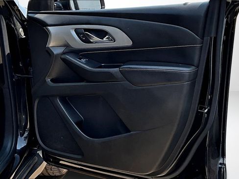 Used 2021 Chevrolet Traverse LT image 27