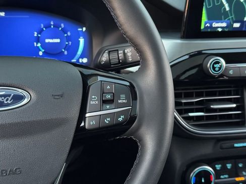 Used 2022 Ford Escape Titanium w/ Class II Trailer Tow Package image 8