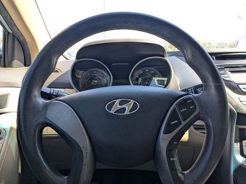 Used 2013 Hyundai Elantra GLS image 16