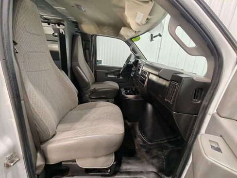 Used 2017 GMC Savana 2500 image 21