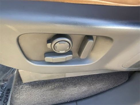 Used 2017 Land Rover Discovery HSE image 6