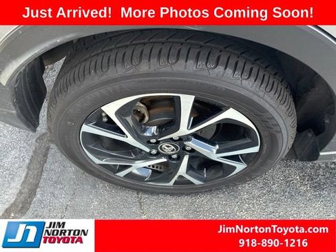 Used 2018 Toyota C-HR XLE FWD image 5