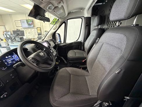 Used 2025 RAM ProMaster 2500 w/ U-Haul Equipment Group FWD image 13