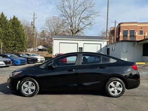 Used 2018 Chevrolet Cruze LS image 10