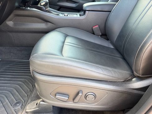 Used 2025 Kia Sorento S w/ Panoramic Sunroof Package FWD image 11