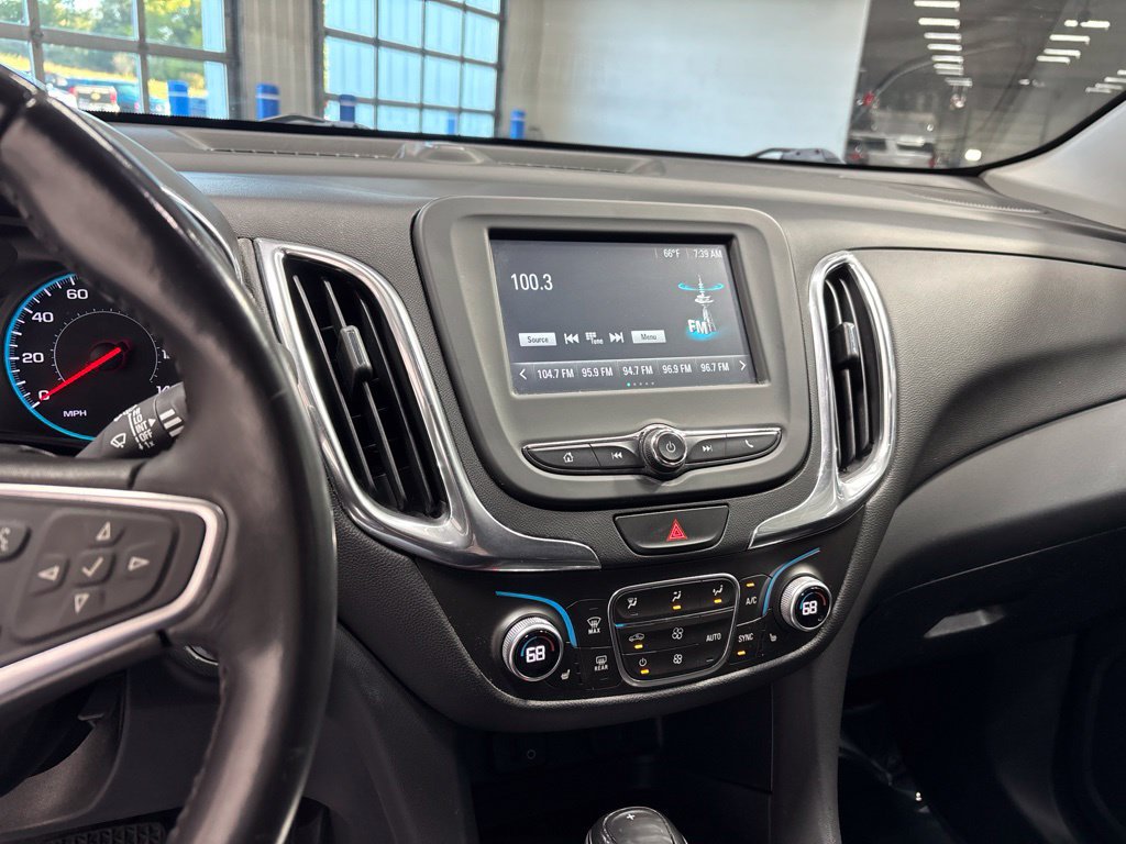 Used 2018 Chevrolet Equinox LT FWD image 16