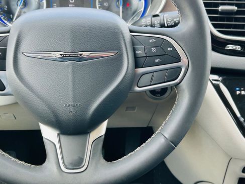Used 2023 Chrysler Voyager LX FWD image 15
