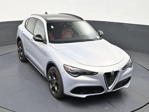 Used 2024 Alfa Romeo Stelvio Ti w/ Performance Driving Package AWD/4WD image 18
